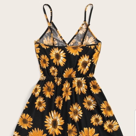 ■SOLDOUT■NEW SURPLICE NECK SUNFLOWER PRINT ROMPER - Picture 2 of 5